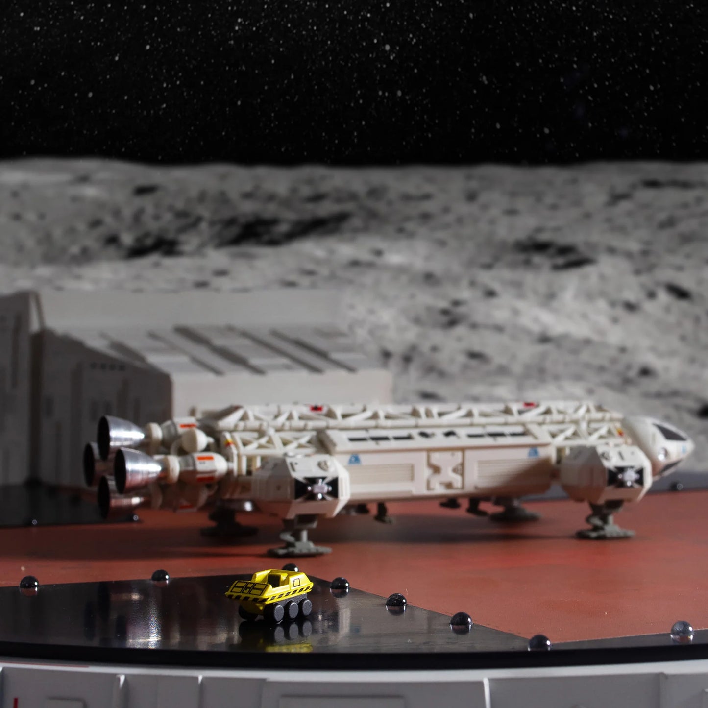 Space 1999: Landing Pad with 5 Inch Eagle Transporter (Master Replicas)