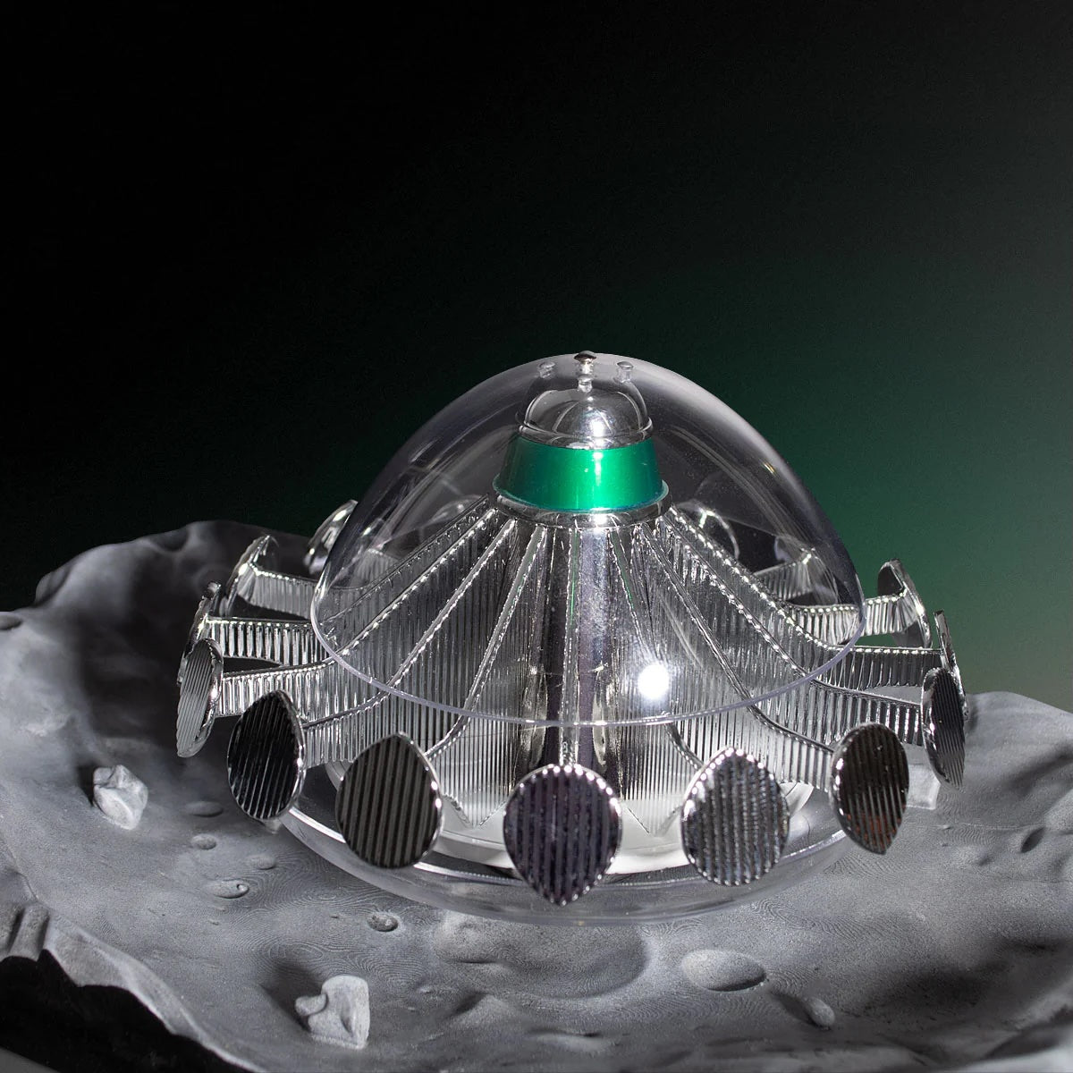 UFO with Lunar Display Base (Master Replicas)