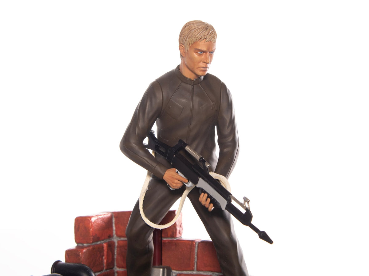 UFO Commander Straker 1:10 Collectible Figure - The Gerry Anderson Store